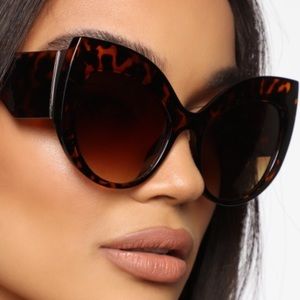 Cat eye sunglasses